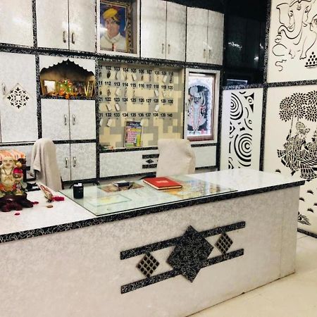 Shivam Hotel, Pali  Ngoại thất bức ảnh