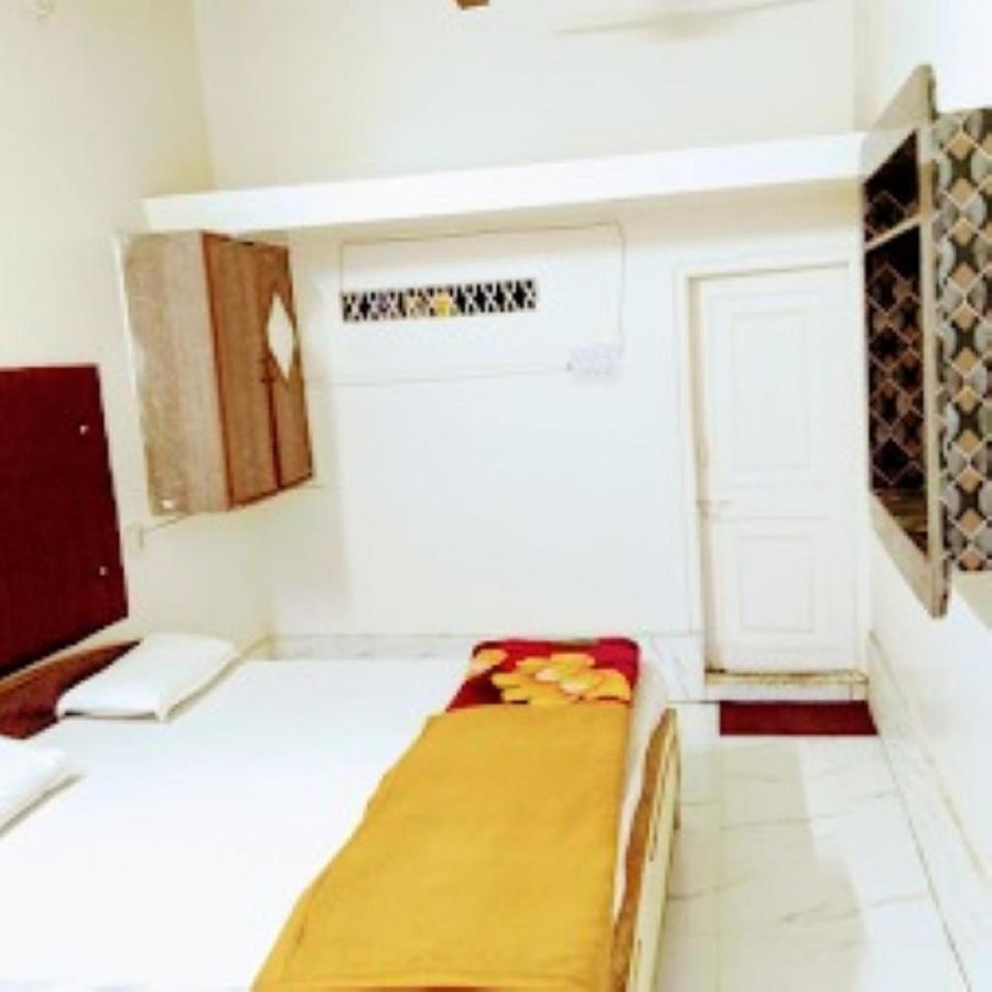 Shivam Hotel, Pali  Ngoại thất bức ảnh
